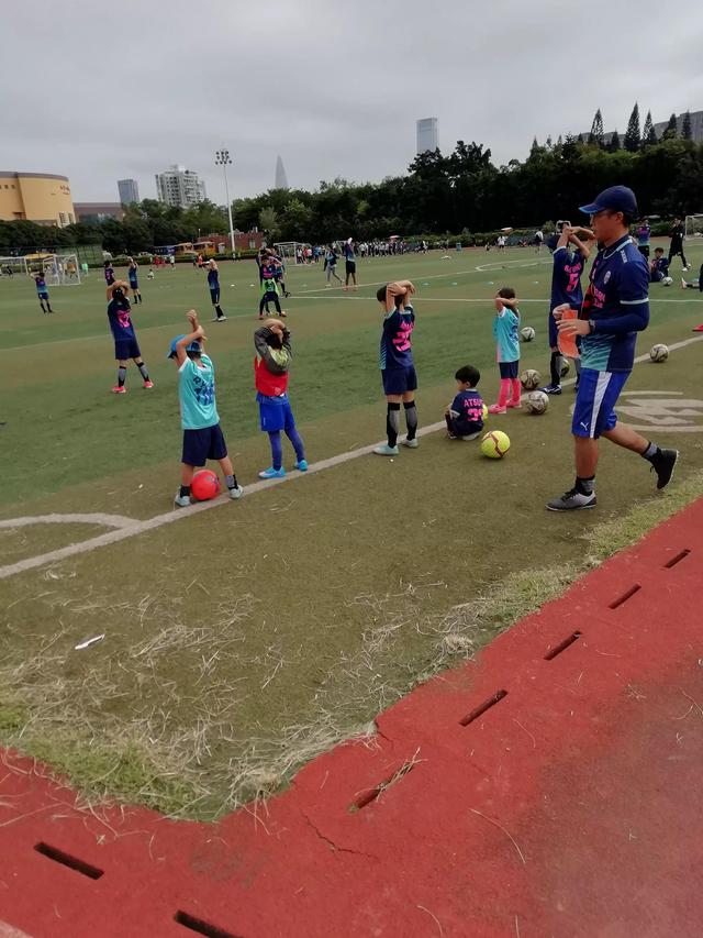 日本娃，在俺们的土地上锻炼身体