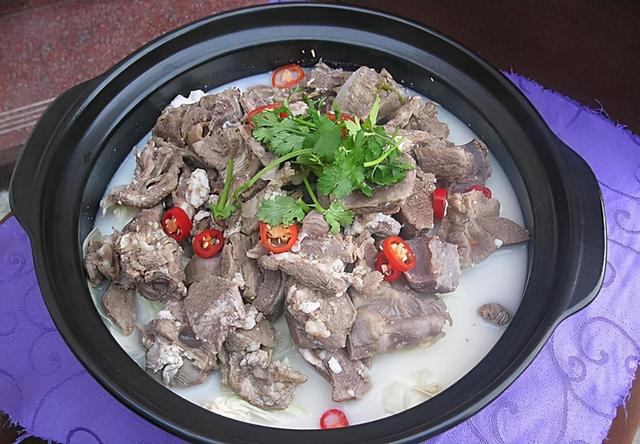 “羊肉”是胃病的发物吗？提醒：若想养胃，这3种食物尽量少碰