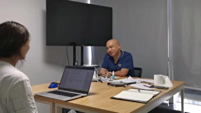 985硕士失业后开摩的：走红后有人骂我作秀 还“扒”我毕业论文