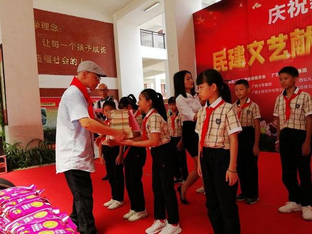 广西展图建筑工程覃锋