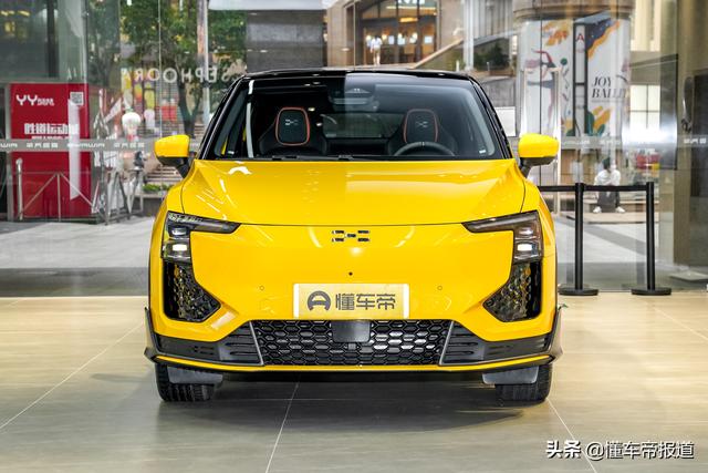 新车｜开车像开星际战舰？爱驰U6静态解析：挡把新颖 或售20万以上