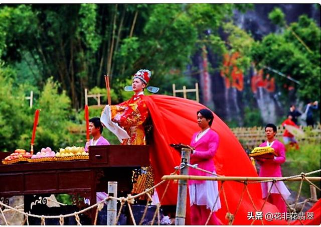 正宗大红袍茶叶价格多少钱一斤（茶王大红袍一斤价值500万元）