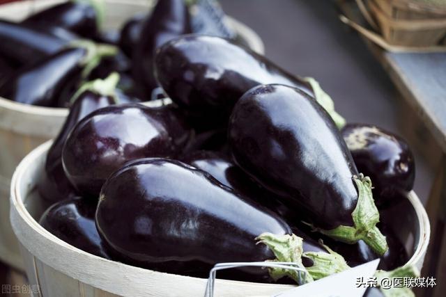 在家吃饭一定就健康了吗？这4种家常菜，还是别吃太多了