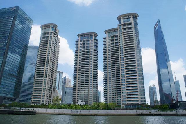 汤君年：卖窗帘起家，投资6亿建房800套，如今每套价值过亿