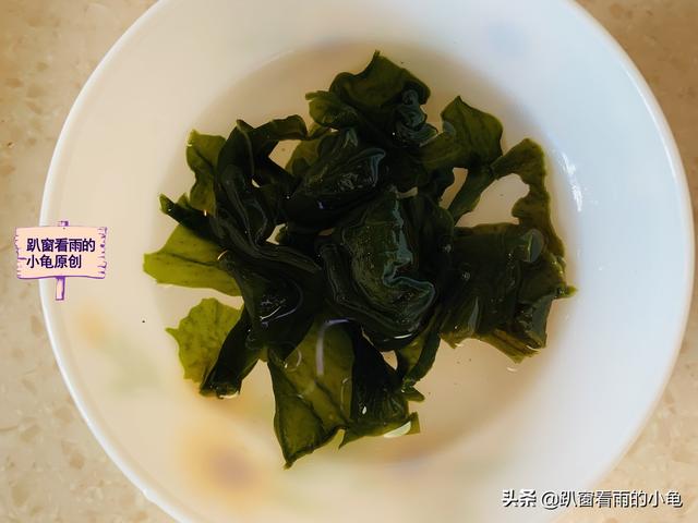 孩子长身体，早餐别将就，鸡蛋蔬菜巧搭配，一蒸一煎，营养又解馋