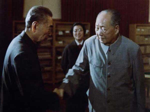 周总理病逝，秘书问毛主席是否参加追悼会，毛主席：我也走不动了