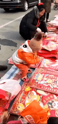 爆笑动图GIF：一个人干，全家人看