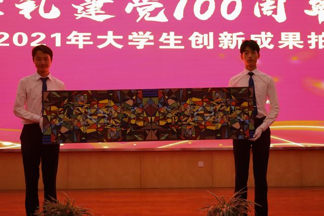 武汉生物工程学院美术展