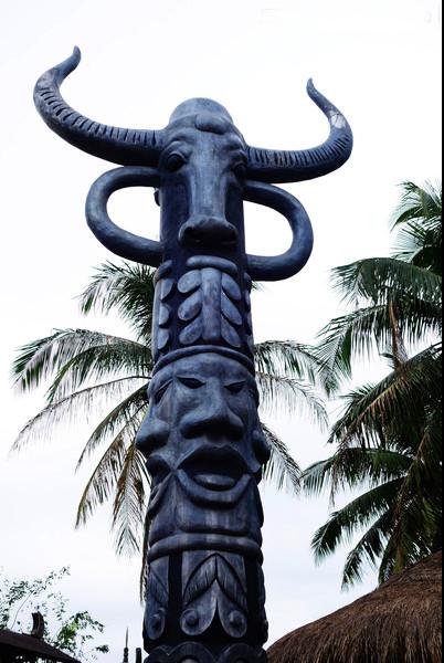 图12 牛氏家族的图腾(网络佳作,谨供参考)图11 经过一番装饰,我们牛角