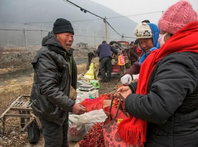 海底捞关闭300门店，鸿星尔克日掉粉近万，新消费兴趣点在哪里？