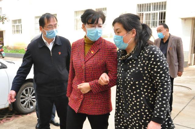 把慰问金送到因工牺牲防疫一线人员家属手中——云南省总工会启动疫情防控一线职工因工伤亡专项慰问