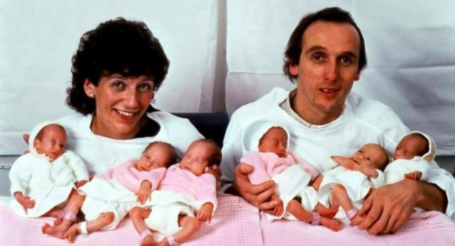 39年前，英国妈妈诞下“娘子军团”，6胞胎女儿同框长大超感人