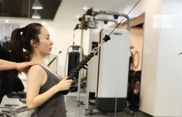 霍思燕健身装服饰