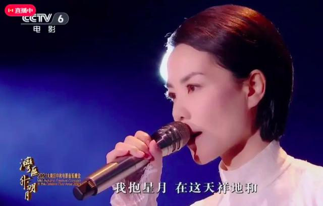 大湾区中秋晚会：温碧霞露肩撩人，赵丽颖又仙又欲，舒淇惊艳全场
