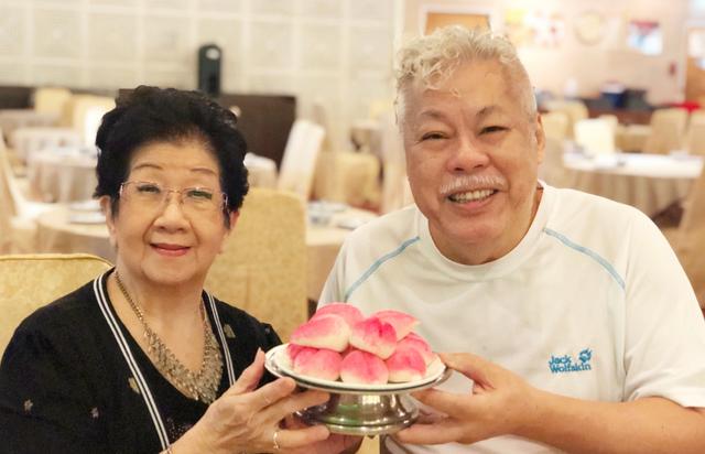 电视及新传媒电视机构的前艺员,其兄麦大成是资深且热爱表演的演员