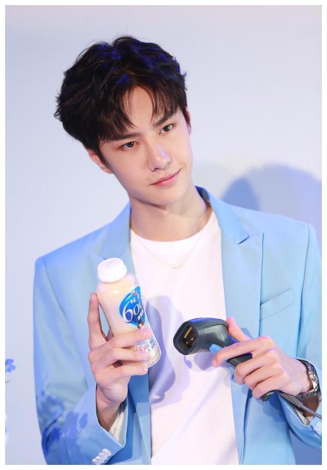 「大神教你」王一博谈过恋爱吗采访(王一博和不同女生跳舞区别对比)