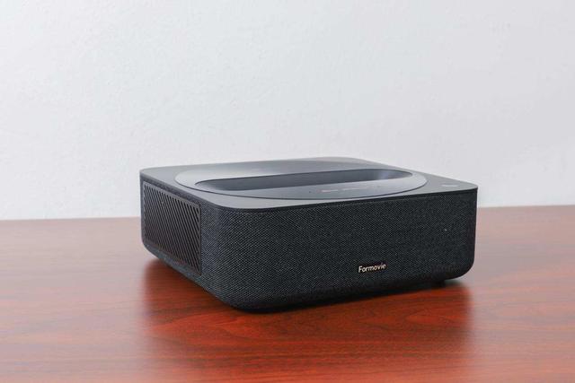 看谁能够深得人心！峰米R1 Nano和坚果智慧墙O1横评