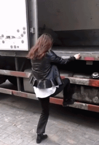 高挑美女的GIF动态图片：妹子，只是缺个男朋友！