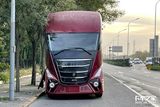 终于见到氢燃料牵引车了，这造型你们喜欢吗？