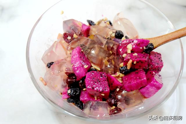 女儿要吃冰粉，妈妈第一次动手做，没想到这么简单，太好吃了