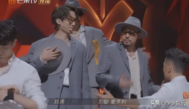 跳舞热狗(热狗舞台上跳舞)