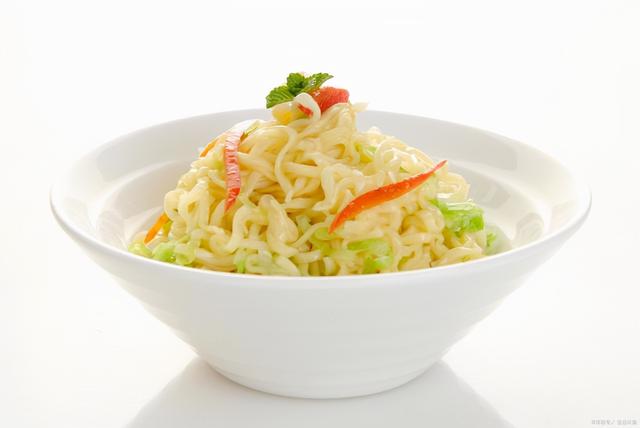 经常吃面条对胰岛不好？医生：若想降血糖，4种素食建议要少吃
