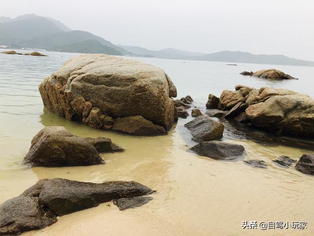 深圳竟还藏着一个“野沙滩”，开车直达，很少有人来，停车还免费