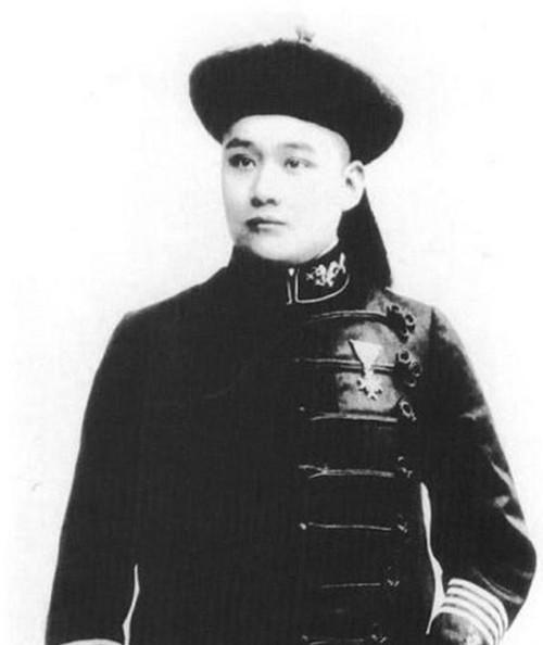 李菊藕:晚清真实老照片：押赴刑场的匪首面露笑容，风尘女子比皇妃美太多
