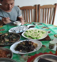 搞笑的GIF动态图：外卖小哥，你的福利来了