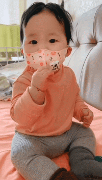 搞笑GIF趣图：孩子你这顿操作，让牛顿很没面子！