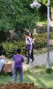 爆笑的动图GIF图片：作死方法有很多，我尊重你的选择