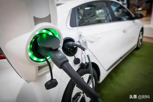 为何民营加油站便宜，不仅送小礼物还能免费洗车，老员工说出实情