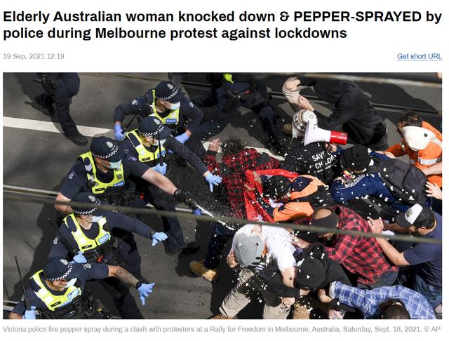 澳大利亚疫情封锁抗议期间，一70岁老妇被警察推倒喷胡椒喷雾