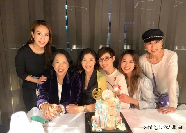 郭晶晶晒照为婆婆庆生，63岁朱玲玲保养得当，婆媳同框美似姐妹