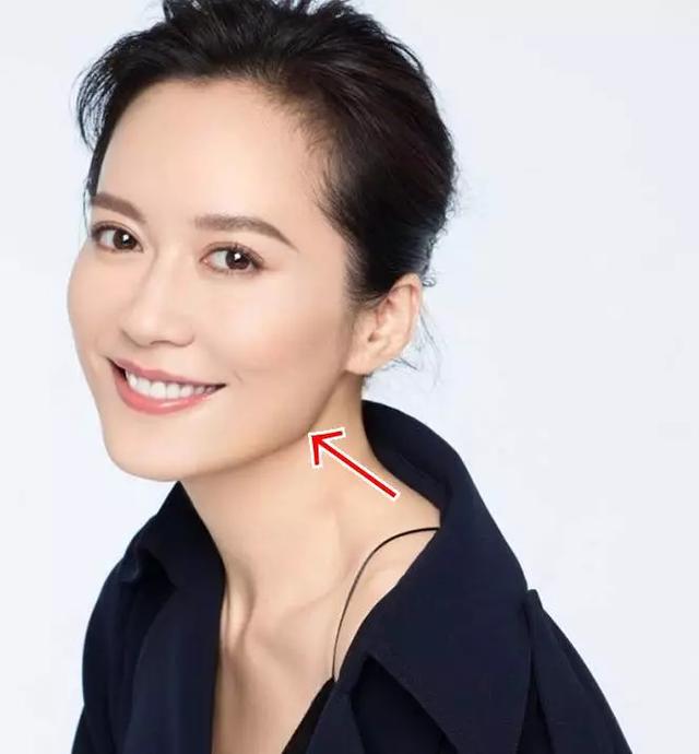 颧骨外扩美女(颧骨外扩的美女)-天晟网