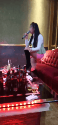美女图片内涵会动的：恋爱太难了，咱要不拜个把子吧