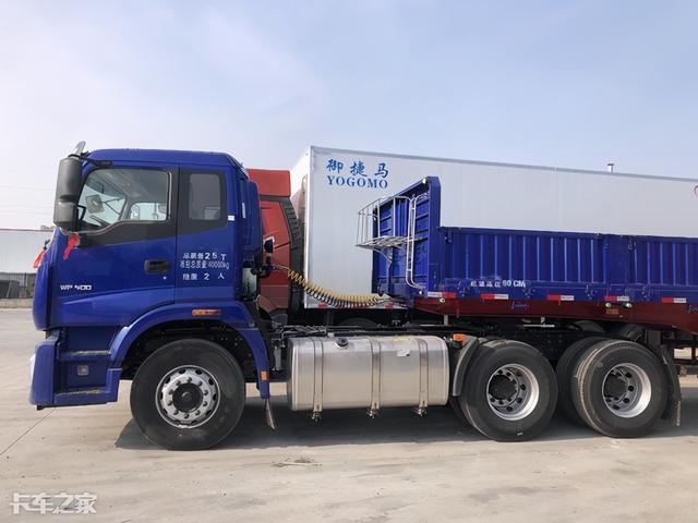 运砂石的货车