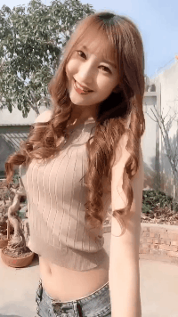 内涵的美女动态图：妹子，现在交问号舞的作业还来得及！