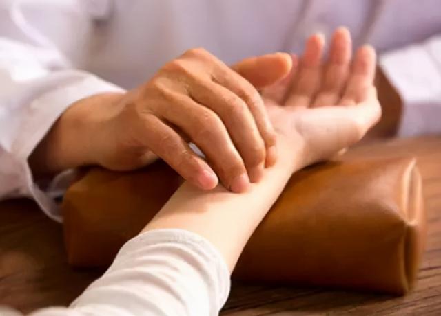 为什么有的人没事总喜欢叹气？很可能是机体在“报警”