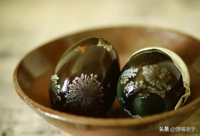 买皮蛋 碰到这4种转身走就对了 10元9个也不要 小贩自己都不吃 今日热点