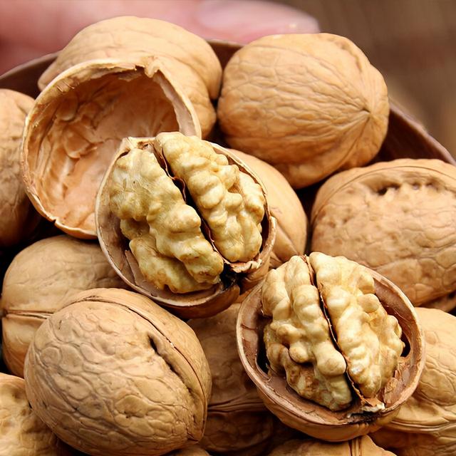 老年痴呆是“吃”出来的吗？这4种食物，少吃一点，大脑更有活力