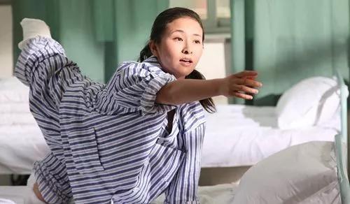 汶川地震废墟下的无腿舞后震后双腿截肢依然翩翩起舞她为什么这么拼