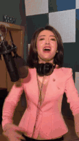 好看内涵的美女GIF动图：还是一位灵魂歌手