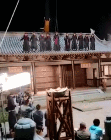搞笑的动图图片：撒开我，我是一只从良狗啊