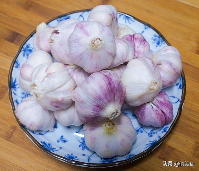 如何腌制糖蒜又脆又甜又好吃 正宗糖醋蒜的腌制方法