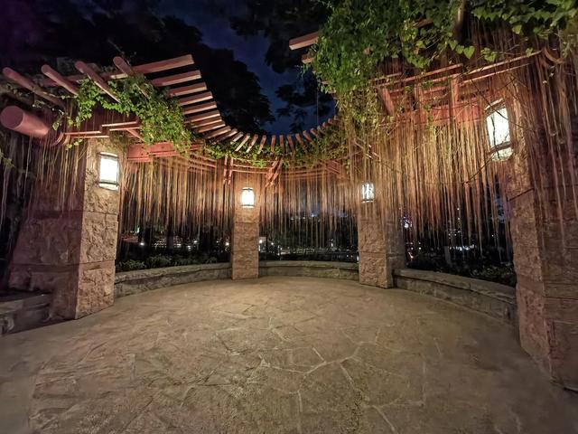 华为P50Pro夜景样张，大家看效果怎么样？猜猜这是哪儿？