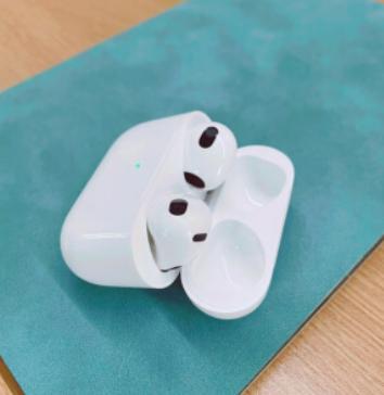 苹果airpods3测评：比上一代强太多，但是略逊于Pro，用着还不错