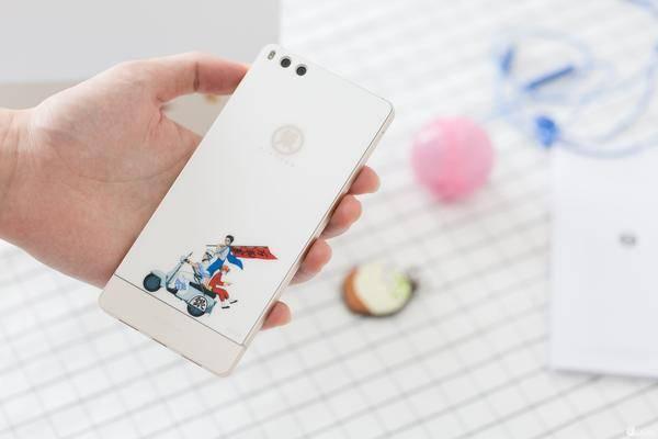 这波我站老罗——坚果 Pro 银魂定制版体验，不愧是锐利异类