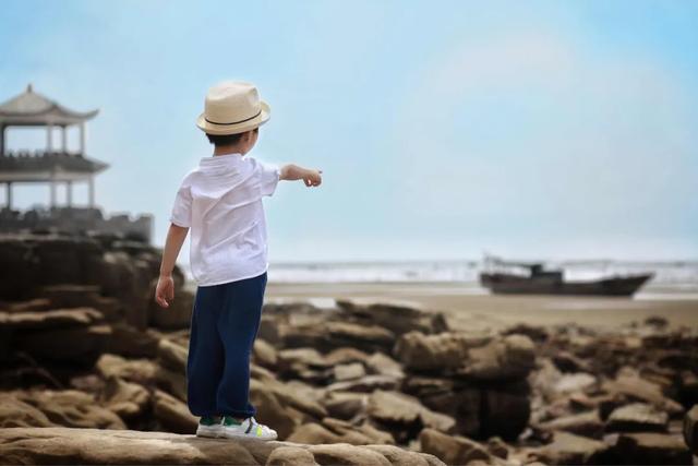 看到这对母子饭桌上的一幕，才明白为什么有的男孩注定受欢迎