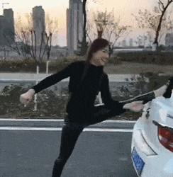 非常内涵的美女动态图：穿外套进温泉是不对的！?